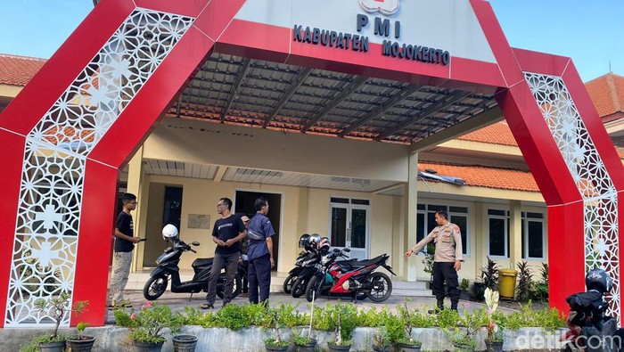 Lokasi parkir motor Bloodjeck yang dicuri dari Kantor PMI Mojokerto.