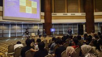 Sharing Session detikcom x IQOS-Pembicara HR detikcom Nanang Syifa dan Maudy.