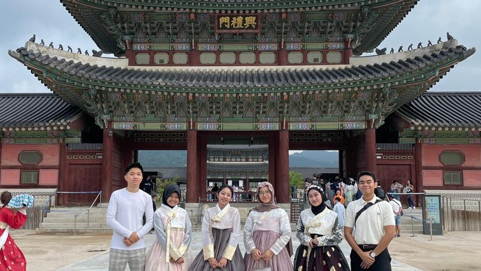 Mahya dan kawan-kawannya saat studi banding di Korea Selatan