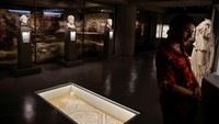 Benda-benda tersebut, yang digali dari kaki bukit Acropolis yang menampung kuil Parthenon, telah dipugar dan merupakan bagian dari situs yang disebut Yunani sebagai museum di bawah museum yang akan dapat diakses oleh pengunjung mulai 26 Juli. 