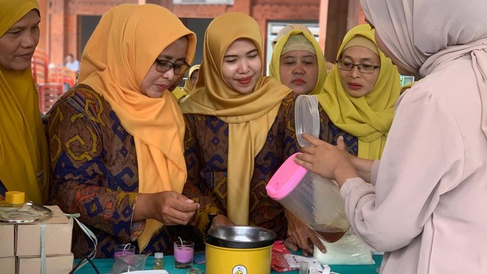 Minyak jelantah bisa diubah menjadi lilin aromaterapi
