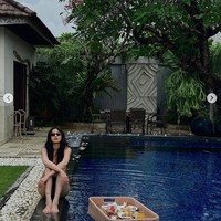 Mantan personel grup KPop After School, Nana kembali ke Bali untuk liburan. Kali ini, dia memilih untuk menetap selama seminggu di resort mewah di Jimbaran. Foto: dok. Instagram @jin_a_nana