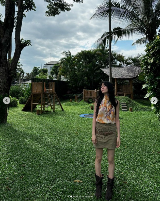 Nana mulai membagikan foto-fotonya di Bali pada Kamis (20/6/2024) dengan caption, “Living in bali for a week🤍” Foto: dok. Instagram @jin_a_nana