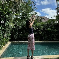 Hari ini, Jumat (28/6/2024), Nana eks After School membuat penggemar histeris usai membagikan foto-fotonya dengan bikini. Tak sedikit penggemar Indonesia yang berharap dapat bertemu Nana di Bali. Foto: dok. Instagram @jin_a_nana