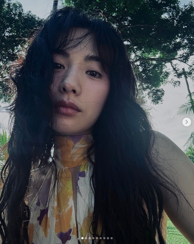 Wanita 32 tahun itu pun mampir ke restoran Plataran Canggu Bali. Unggahannya mencuri atensi karena Nana eks After School menambahkan tagar #TrueIndonesianIcon. Dia sudah dianggap sebagai cewek Bali. Foto: dok. Instagram @jin_a_nana