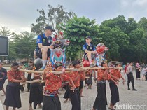 Kesenian Sasak Jaran Kamput Sambut Pebalap MXGP 2024 di Mataram