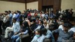 Pegang Tasbih, SYL Jalani Sidang Tuntutan Kasus Gratifikasi-Pemerasan