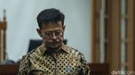 Pegang Tasbih, SYL Jalani Sidang Tuntutan Kasus Gratifikasi-Pemerasan