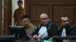 Pegang Tasbih, SYL Jalani Sidang Tuntutan Kasus Gratifikasi-Pemerasan