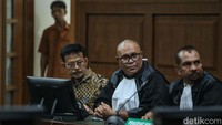 Para saksi mengaku diminta mengeluarkan uang Kementan ataupun uang pribadi untuk skincare anak dan cucu SYL, perjalanan ke Brasil dan AS, umrah, renovasi kamar anak, membelikan mobil anak, bayar cicilan mobil, membayar pesta ultah cucu, membeli sound system hingga membeli makanan secara online.