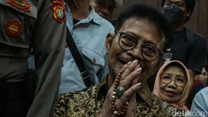 Pegang Tasbih, SYL Jalani Sidang Tuntutan Kasus Gratifikasi-Pemerasan