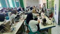 Sebelumnya, Anak-anak ini juga dibekali dengan kompetensi sesuai dengan standar yang dibutuhkan oleh dunia industri. Bermitra dengan PT Permodalan Nasional Madani (PNM), Ruang Amal Indonesia menggelar pelatihan menjahit skema operator jahit sepatu di wilayah Kabupaten Batang.
