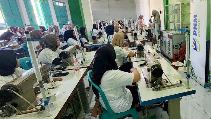 Kawasan Industri Terpadu Batang (KITB) jadi kawasan dengan pertumbuhan yang sangat pesat. Terbukti dengan banyaknya perusahaan yang ada dan beroperasi di KITB.