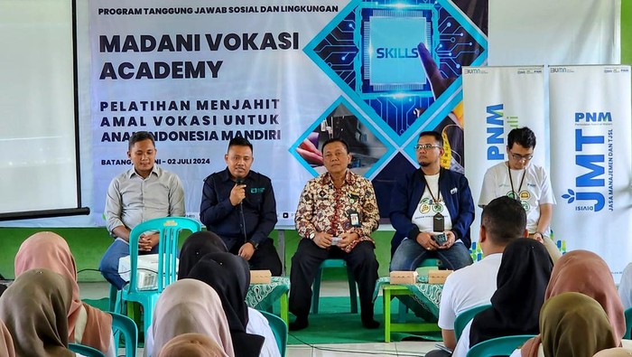 Kawasan Industri Terpadu Batang (KITB) jadi kawasan dengan pertumbuhan yang sangat pesat. Terbukti dengan banyaknya perusahaan yang ada dan beroperasi di KITB.