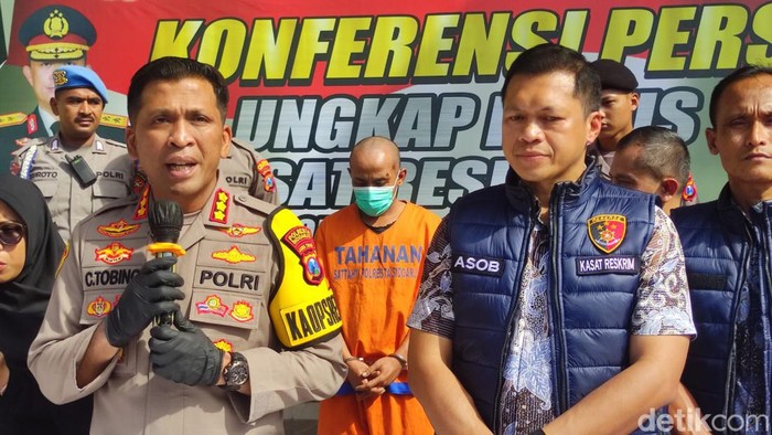 Pengungkapan kasus kematian wanita bersama bayi yang baru dilahirkan di kamar kos Sidoarjo.