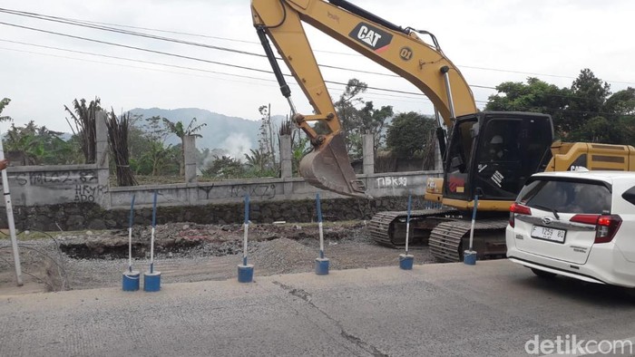 Perbaikan jalan Sukabumi-Cianjur.