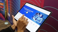 Banyak manfaat tambahan yang diberikan layanan Website XL Center Online, di antaranya pelanggan yang memerlukan ganti kartu akan mendapatkan kartu pengganti secara gratis yang di kirimkan ke alamat yang dituju.