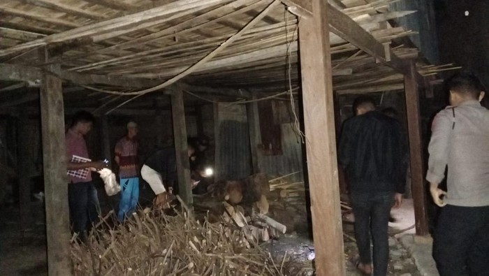 Polisi menyelidiki rumah imam dusun di Jeneponto yang diduga dibakar OTK.