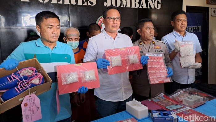 Polisi menyita sabu senilai Rp 500 juta dari 5 bandar di Jombang