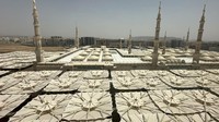Masjid ini dianggap sebagai tempat suci oleh umat Islam selain Masjidil Haram di Makkah. (Issam Rimawi/Anadolu via Getty Images)