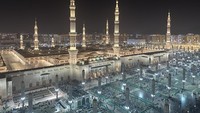 Masjid Nabawi adalah masjid kedua yang dibangun dalam sejarah Islam dan menjadi masjid terbesar kedua di dunia. (Issam Rimawi/Anadolu via Getty Images)