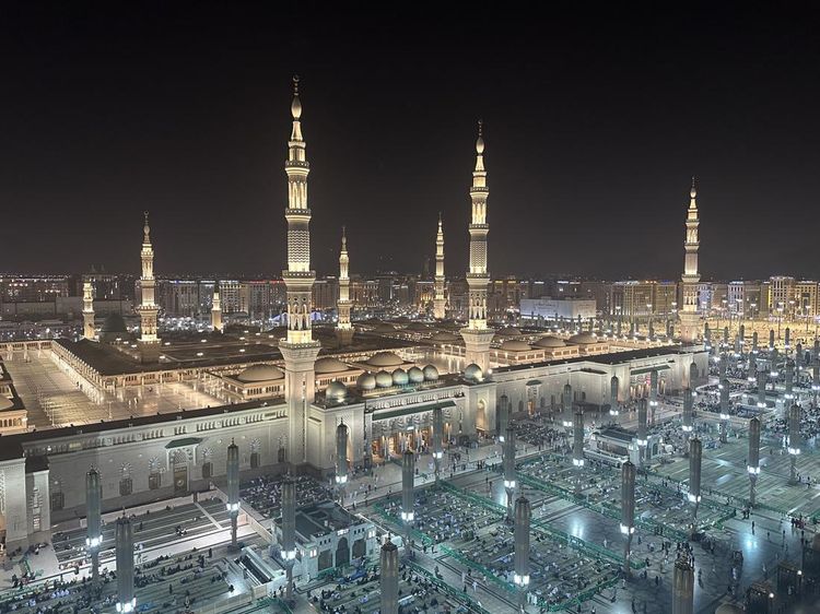 Potret Kemegahan Masjid Nabawi di Madinah