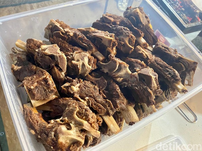 Puas! Makan Iga Bakar Empuk dari Australia di Warung Kaki Lima Puas! Makan Iga Bakar Empuk dari Australia di Warung Kaki Lima