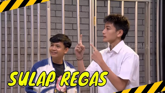  Belum lama ini Regas menjadi salah satu bintang tamu yang diundang di acara televisi yang dipandu ibunya. Penonton pun terhibur lihat tingkah ibu anak artis ini yang humoris dan konyol. Foto: Dok. Lapor Pak! Trans 7