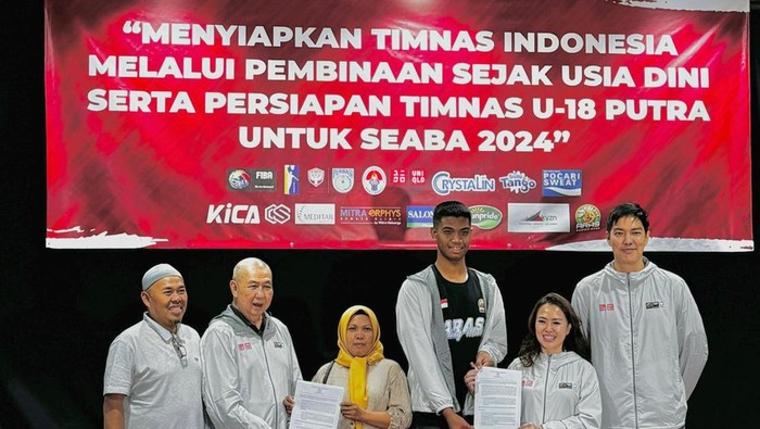 Sagil Muhammad Rizky, bocah SD yang tingginya nyaris 2 meter, dinilai potensial oleh PP Perbasi. Induk olahraga basket Indonesia itu pun coba mengakomodir potensi tersebut.