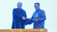 CT Corp menjalin sejumlah kesepakatan kerja sama dengan PT Bank Mandiri (Persero) Tbk. Hari ini, CT Corp dan Bank Mandiri melakukan penandatanganan Nota Kesepahaman atau MoU terkait pemanfaatan layanan transaksi perbankan.