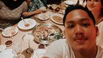Ultah ke-24, Azriel Hermansyah Lamar Sarah Menzel Saat Makan Malam