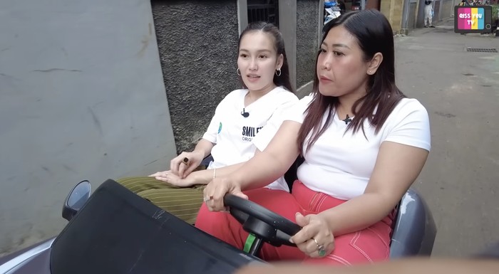 Seru! Ayu Ting Ting dan Boiyen Jajan Keliling Depok Sampai Kenyang Seru! Ayu Ting Ting dan Boiyen Jajan Keliling Depok Sampai Kenyang