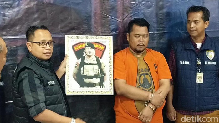Tampang polisi gadungan Agus Heriyanto saat diamankan polisi.