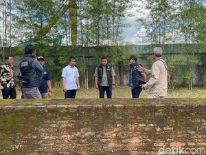 Limbah Stockpile Batu Bara yang Kepung Candi Teluk I Dicek Kualitasnya