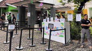Spotify TWS 24/7 Cafe bisa kamu kunjungi mulai Jumat 28 - Minggu 30 Juni 2024. Buka mulai jam 11.00WIB - 22.00WIB. Lokasi: Twin House - Blok M. Jangan lupa registrasi dulu sebelum masuk ya! (Foto: Atmi Ahsani Yusron/detikcom)