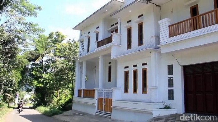 Vila pencetak uang palsi di daerah Kecamatan Sukaraja, Kabupaten Sukabumi