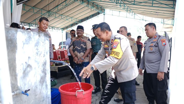 Wakapolres Blitar Kota Kompol I Gede Suartika resmikan sumur bor