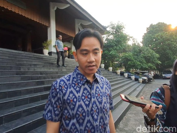 Wali Kota Solo, Gibran Rakabuming Raka di kompleks DPRD Solo, Jumat (28/6/2024).
