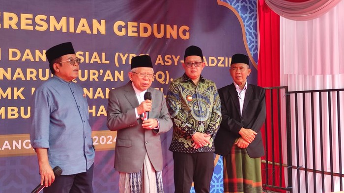 Wapres RI Maruf Amin beri keterangan di Malang