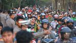 Antusias Ribuan Bonek Nonton Laga Anniversary Game Persebaya vs Persibo