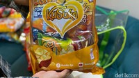 Ada puluhan paket ‘ciki’ dari berbagai brand di PRJ 2024. Salah satunya Kusuka yang mengeluarkan paket ciki seharga Rp 10.000 saja isi empat bungkus keripik. Foto: detikFood