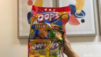 Dengan harga Rp 15.000 aja sudah bisa ngemil aneka produk dari Oops sepuasnya nih. Foto: detikFood
