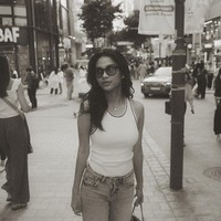 Pratama dan Azizah pun tampak sudah menyusuri ibu kota Seoul setelah kepindahan mereka ke Korea Selatan. Dalam foto terbaru, Azizah mengunggah gayanya saat jalan-jalan. Foto: Instagram