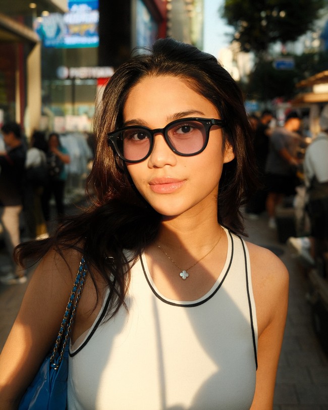 Pratama Arhan telah bergabung dengan klub bola Korea Selatan, Suwon FC. Pesepak bola yang sebelumnya bermain di Jepang tersebut ikut membawa serta sang istri, Azizah Salsha untuk tinggal di Negeri Gingseng. Foto: Instagram