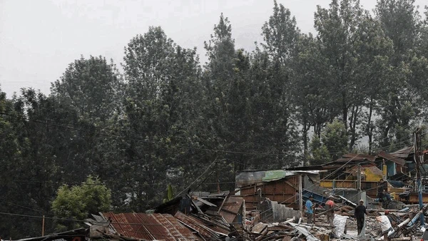 Bingkai Sepekan: Kawasan Wisata Puncak Bersalin Rupa