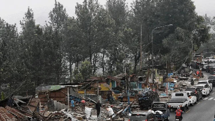 Bingkai Sepekan: Kawasan Wisata Puncak Bersalin Rupa
