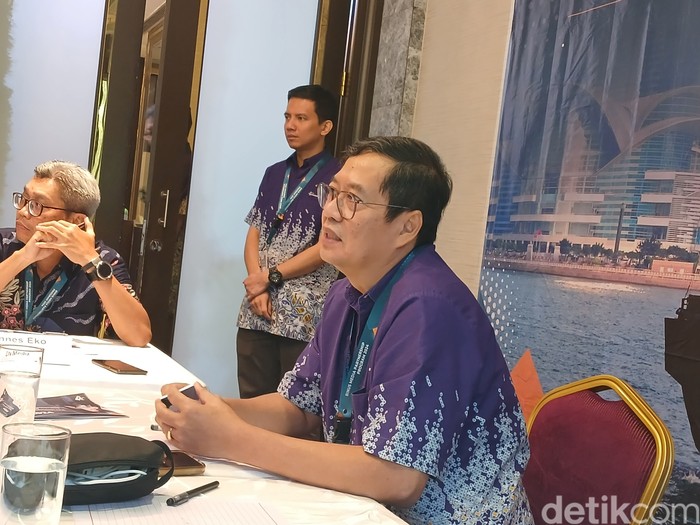 Binus - Prof Harjanto Prabowo dan Dr Nelly