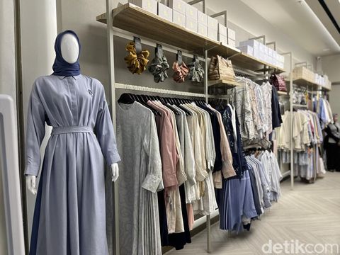 Brand hijab dan modest fashion Kami. membuka gerai di Kota Kasablanka (29/6/2024). Brand hijab dan modest fashion Kami. membuka gerai di Kota Kasablanka (29/6/2024).