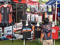 Geliat Pedagang Pernak-pernik MXGP di Sirkuit Selaparang