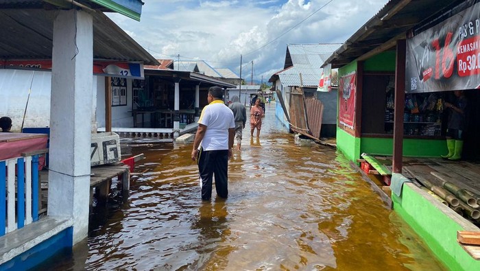 Badan Penanggulangan Bencana Daerah (BPBD) Provinsi Gorontalo mengungkap banjir bandang menerjang Kabupaten Gorontalo, Bone Bolango, Boalemo, dan Kota Gorontalo.